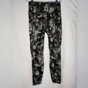 ATHLETA Lightning Camo 7/8 Tight Leggings. Size XS